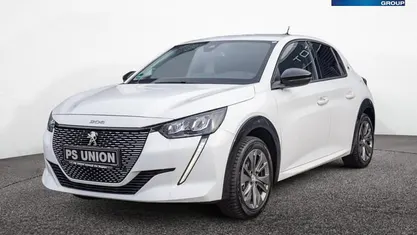 Gebraucht Peugeot e-208 Allure 100 kW (136 PS) 2023 Weiss (metallic) Kleinwagen