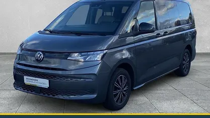 Grau Gebraucht 2023 VW Multivan Basis Van | 42.890 € (Fairer Preis)