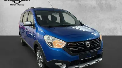 Gebraucht Dacia Lodgy Celebration 116 PS (85 kW) 2018 Blau Van / Kleinbus