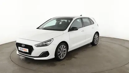 Weiß Gebraucht 2018 Hyundai i30 Passion Plus Limousine | 13.100 € (Fairer Preis)