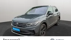 Grau Gebraucht 2021 VW Tiguan Elegance SUV | 30.876 € (Fairer Preis)