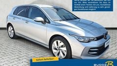 Oyster silver metallic Neu 2024 VW Golf VIII Limousine | 29.780 € (Superpreis)