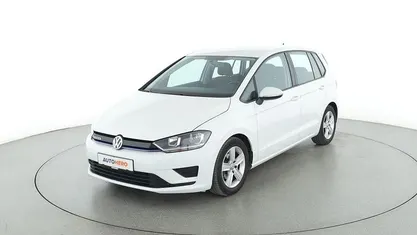 Weiß Gebraucht 2017 VW Golf Sportsvan Comfortline Van / Kleinbus | 13.380 € (Guter Preis)