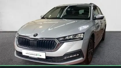 Gebraucht Skoda Octavia Clever 150 PS (110 kW) 2023 Brillantsilber metallic Kombi