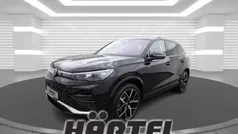 Deep black perleffekt, pearl effect Gebraucht 2024 VW Tiguan R-line SUV | 52.800 € (Fairer Preis)