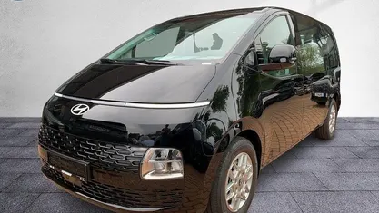 Gebraucht Hyundai Staria Trend 224 PS (164 kW) 2024 Abyss black / mic Van / Kleinbus