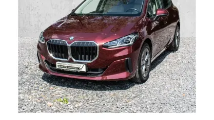 Gebraucht BMW 223 Active Tourer Luxury Line 204 PS (150 kW) 2023 Piemont rot Van / Kleinbus