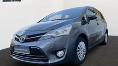 Grau Gebraucht 2018 Toyota Verso Edition-S Van / Kleinbus | 15.490 € (Fairer Preis)