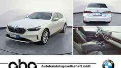 Weiß Gebraucht 2024 BMW 540 Sport Line Limousine | 62.930 €