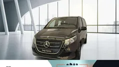 Obsidianschwarz metallic Gebraucht 2024 Mercedes V220 Style Van / Kleinbus | 57.950 € (Teuer)