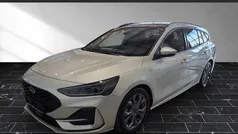Polarsilber (silber) Gebraucht 2023 Ford Focus ST-Line Kombi | 26.400 € (Fairer Preis)