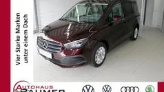 Rot Gebraucht 2023 Mercedes 180 Progressive Limousine | 26.500 € (Fairer Preis)