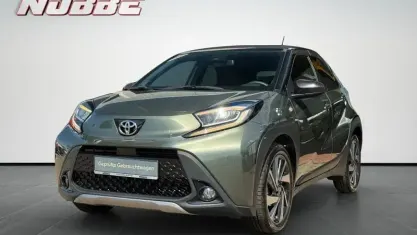 Gebraucht Toyota Aygo X X-plore 72 PS (52 kW) 2023 Cardamom green metallic/dach m SUV