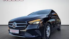 Nachtschwarz Gebraucht 2020 Mercedes B180 Style Van / Kleinbus | 18.900 € (Guter Preis)