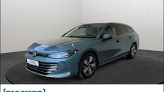 Gruen Gebraucht 2024 VW Passat Elegance Kombi | 35.987 € (Fairer Preis)