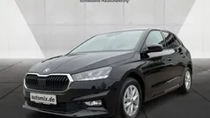 Schwarz magic perleffekt Gebraucht 2023 Skoda Fabia Ambition Limousine | 21.750 € (Fairer Preis)