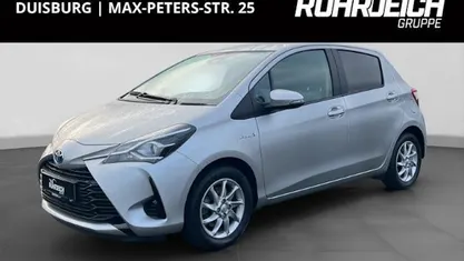 Silber Gebraucht 2018 Toyota Yaris Hybrid Comfort Limousine | 13.690 € (Guter Preis)