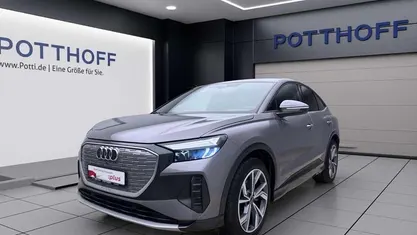 Grau Gebraucht 2022 Audi Q4 Sportback e-tron Sport SUV | 28.450 € (Fairer Preis)