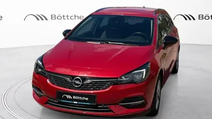 Gebraucht Opel Astra Elegance 131 PS (96 kW) 2022 Chili rot/kardio rot Kleinwagen