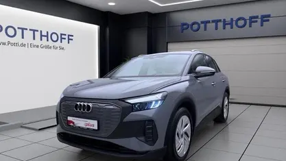 Grau Gebraucht 2023 Audi Q4 e-tron Comfort SUV | 23.750 € (Superpreis)