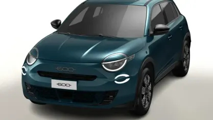 Neu Fiat 600 Icon 110 PS (80 kW) 2026 Mare grün metallic SUV