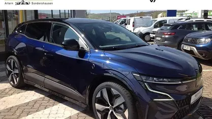 Blau (nachtblau metallic, black pearlschwarz) Gebraucht 2024 Renault Megane E-Tech Techno Limousine | 33.690 € (Fairer Preis)