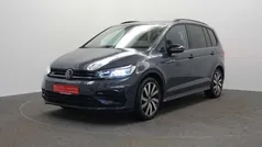 Grau Gebraucht 2024 VW Touran Pro Van / Kleinbus | 37.950 € (Fairer Preis)