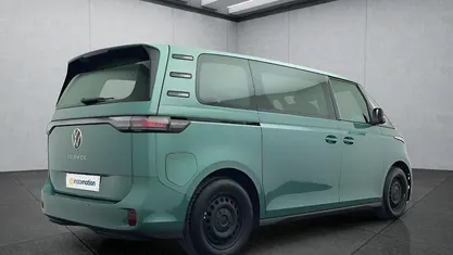Grün Gebraucht 2024 VW ID. Buzz Pro Van / Kleinbus | 47.849 € (Superpreis)