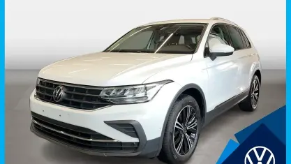 Gebraucht VW Tiguan Active 131 PS (96 kW) 2022 Pure white SUV