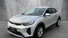 (4ss) seidensilber met. Gebraucht 2023 Kia Stonic Edition 7 SUV | 14.990 € (Guter Preis)