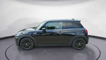 Gebraucht Mini Cooper SE Classic 135 kW (184 PS) 2023 Schwarz Kleinwagen