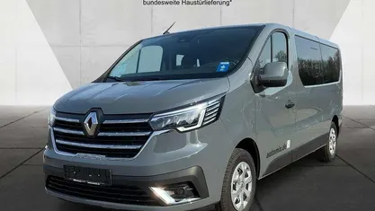 Stã„dtisches grau Gebraucht 2024 Renault Trafic Life Van / Kleinbus | 34.900 € (Guter Preis)