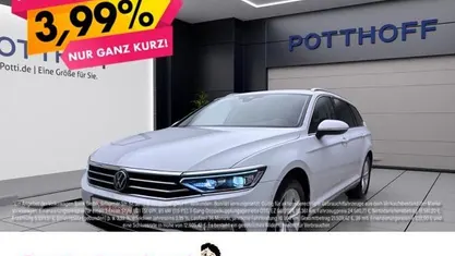 Weiss Gebraucht 2023 VW Passat Elegance Kombi | 25.443 € (Fairer Preis)