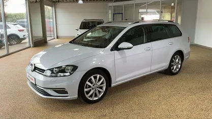 Weiß Gebraucht 2017 VW Golf VII Sound Kombi | 15.890 € (Fairer Preis)