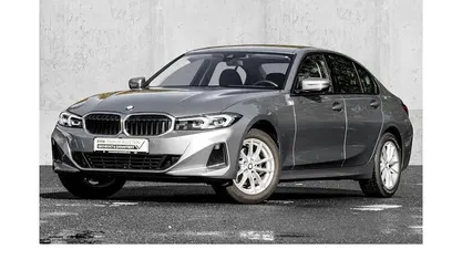 Grau Gebraucht 2023 BMW 320 Comfort Edition Limousine | 30.290 € (Superpreis)