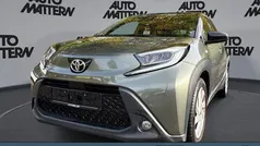Grün Gebraucht 2022 Toyota Aygo Kleinwagen | 13.990 € (Guter Preis)