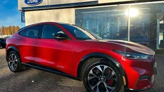 Rot Gebraucht 2021 Ford Mustang Mach-E Extended Range SUV | 36.990 € (Guter Preis)