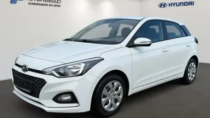 Gebraucht Hyundai i20 Select 75 PS (55 kW) 2019 Weiß Kleinwagen