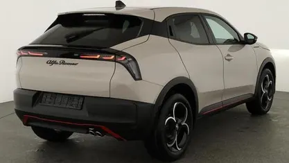 Andere Neu 2025 Alfa Romeo GT Junior Edizione Speciale SUV | 29.320 € (Fairer Preis)