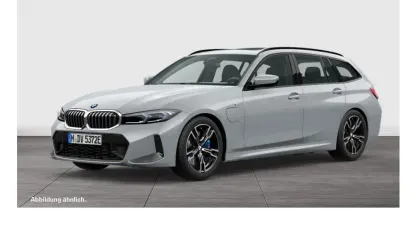 Używany BMW 330e M Sport 292 KM (214 kW) 2025 Szary Kombi