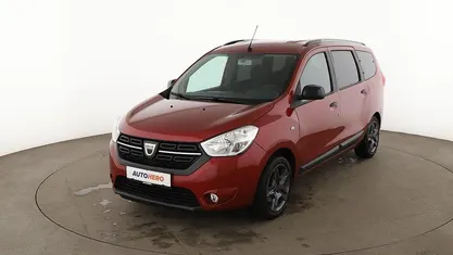Gebraucht Dacia Lodgy Comfort 131 PS (96 kW) 2020 Rot Van / Kleinbus