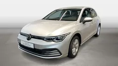 Silber Gebraucht 2023 VW Golf VIII Life Limousine | 22.380 € (Fairer Preis)