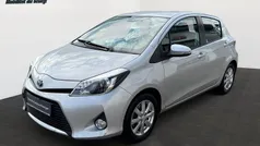 Silber Gebraucht 2013 Toyota Yaris Hybrid Comfort Limousine | 9.280 € (Fairer Preis)