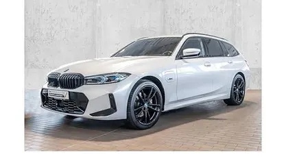 Gebraucht BMW 330e M Sport 292 PS (214 kW) 2023 Weiß Kombi