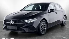 Metalliclack kosmosschwarz Gebraucht 2023 Mercedes A200 Progressive Limousine | 29.377 € (Fairer Preis)
