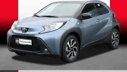 Neu Toyota Aygo X 72 PS (52 kW) 2026 Grau SUV