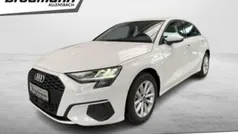Weiss Gebraucht 2023 Audi A3 Sportback Comfort Limousine | 25.845 € (Fairer Preis)
