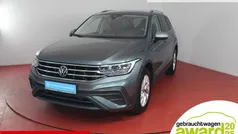 Grau (platinum grey metallic) Gebraucht 2024 VW Tiguan Allspace Life SUV | 33.949 € (Superpreis)