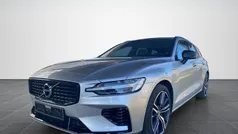 Bright silver metallic / metallic Gebraucht 2022 Volvo V60 Plus Kombi | 34.860 € (Fairer Preis)