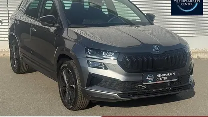Graphitegrau metallic Gebraucht 2025 Skoda Karoq SportLine SUV | 36.990 € (Fairer Preis)